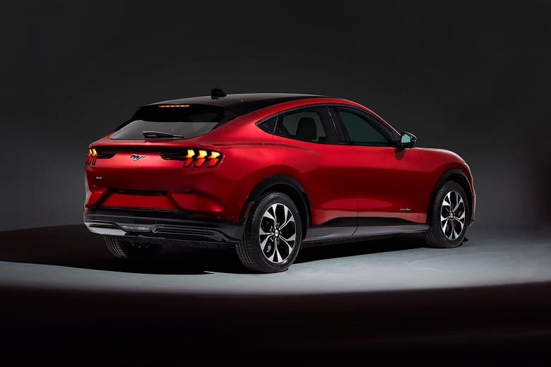 Представлен электрический Ford Mustang Mach-E, и это кроссовер