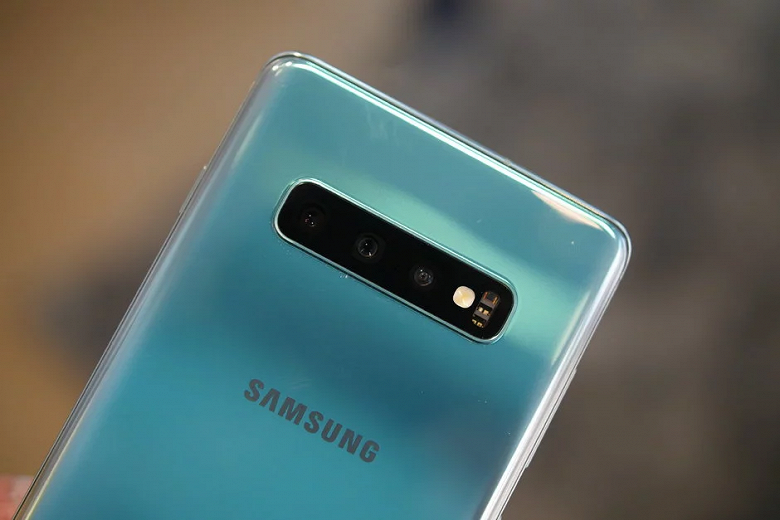 К выходу готовы дешёвая и дорогая версии Samsung Galaxy S10 с изменёнными камерами К выходу готовы дешёвая и дорогая версии Samsung Galaxy S10 с изменёнными камерами