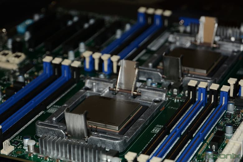 Процессоры Intel используются в 470 системах списка TOP500