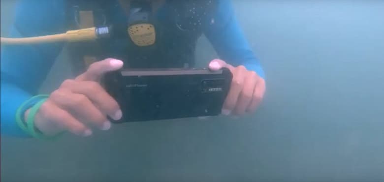 Тест на водонепроницаемость первого в мире неубиваемого смартфона с Helio P90 и 10-кратным зумом Тест на водонепроницаемость первого в мире неубиваемого смартфона с Helio P90 и 10-кратным зумом