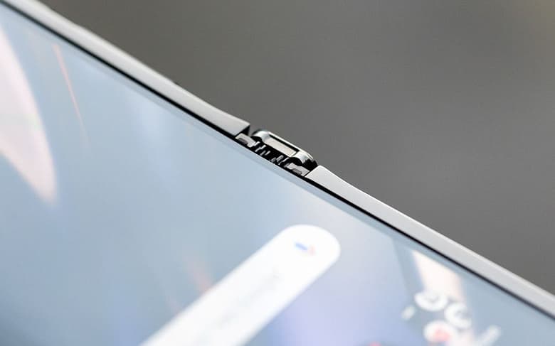 Раскладушка RAZR возвращается. Представлен смартфон Motorola RAZR 2020 с гибким вертикальным экраном