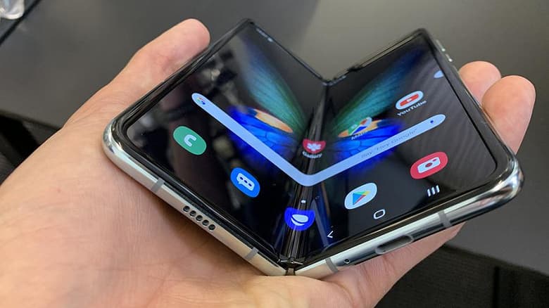 Запуск Samsung Galaxy Fold за 160 тысяч рублей объявили в России провалом Запуск Samsung Galaxy Fold за 160 тысяч рублей объявили в России провалом