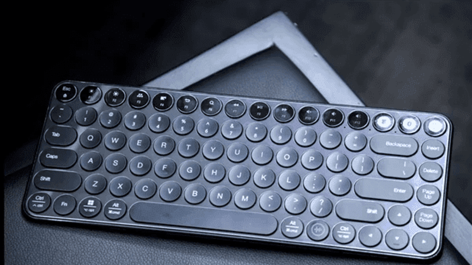 Xiaomi представила умную механическую клавиатуру с голосовым набором
