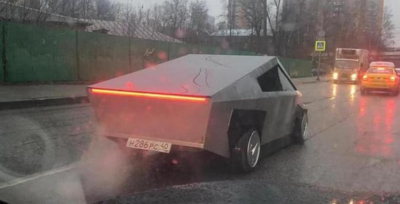 Кибертрак по-русски: на дорогах Москвы нашли самодельный пикап, как у Илона Маска Кибертрак по-русски: на дорогах Москвы нашли самодельный пикап, как у Илона Маска