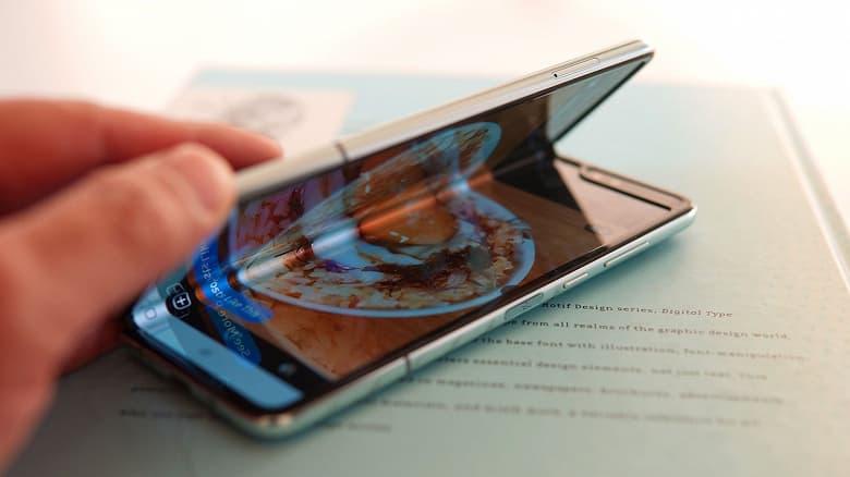 Рекорд Galaxy Fold оказался ложным. Смартфон ещё не преодолел отметку в 1 млн проданных устройств Рекорд Galaxy Fold оказался ложным. Смартфон ещё не преодолел отметку в 1 млн проданных устройств