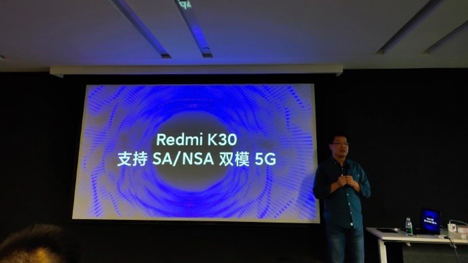 Анонсирован Redmi K30: первый смартфон компании с модемом 5G и двойной камерой, врезанной в экран
