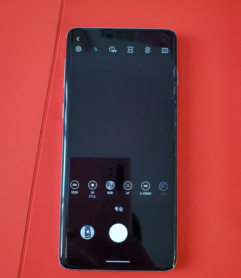 Samsung Galaxy S10 научился снимать на выдержке до 30 с при ISO 3200 Samsung Galaxy S10 научился снимать на выдержке до 30 с при ISO 3200