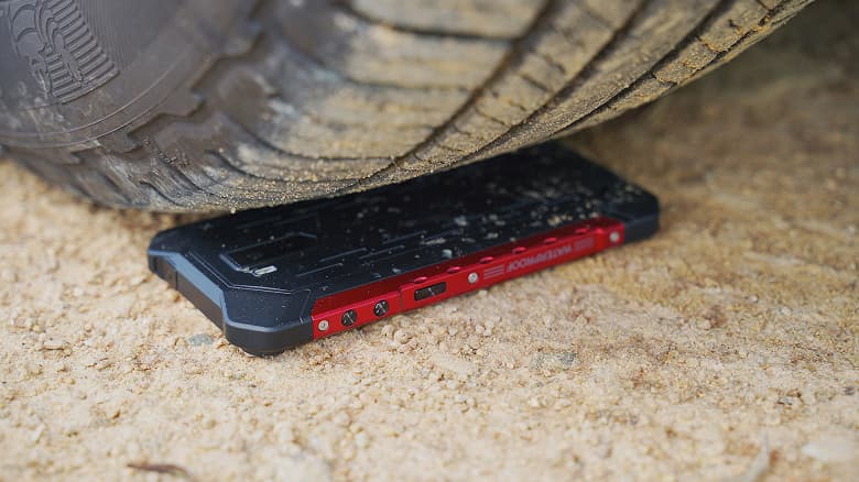 Выпущен супербюджетный неубиваемый смартфон с огромным аккумулятором и поддержкой 4G