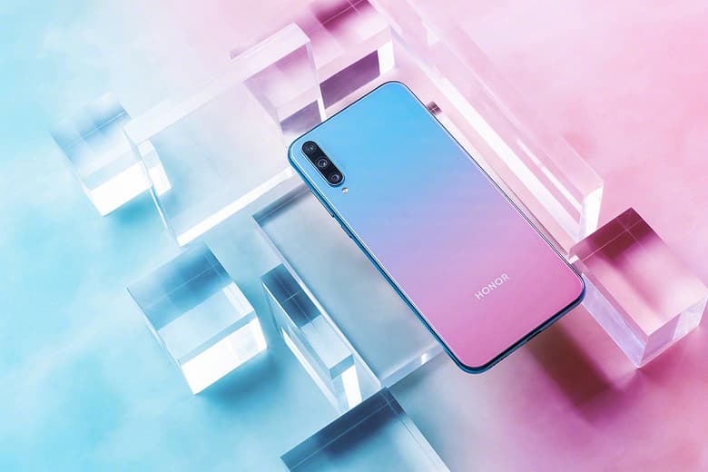 «Идеальный» молодёжный смартфон Honor позирует перед сегодняшним анонсом