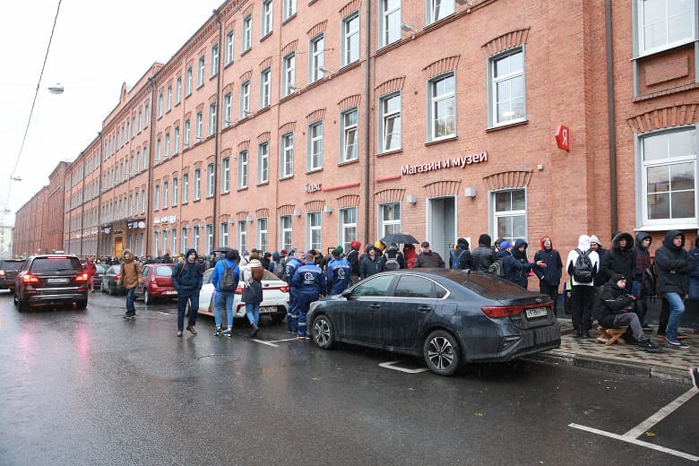 Очередь дня: более тысячи человек выстроилось за новым продуктом Яндекса