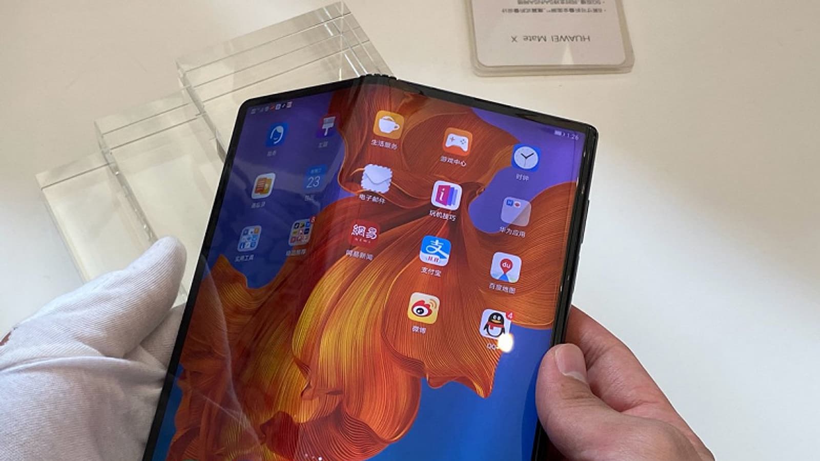 Сгибающийся смартфон Huawei Mate X шокировал итоговой ценой
