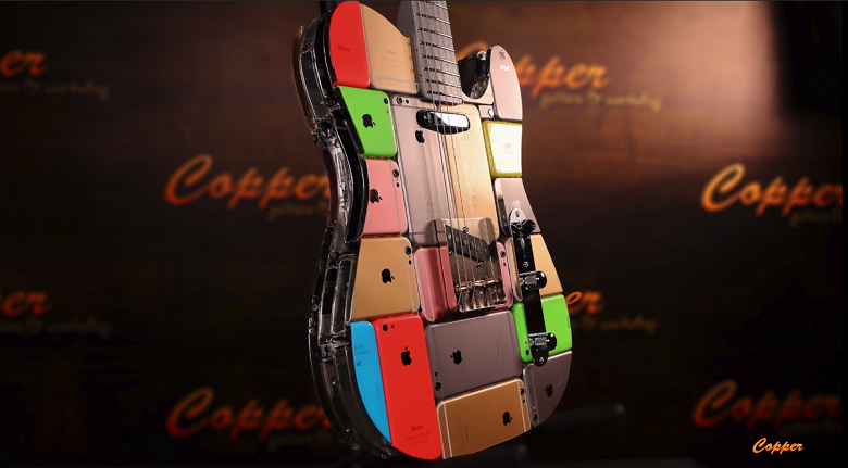 Москвич собрал настоящую электрогитару iCaster из 107 iPhone Москвич собрал настоящую электрогитару iCaster из 107 iPhone