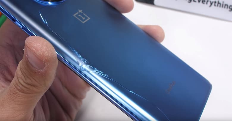 Когда большое отверстие — это плохо. OnePlus 7T провалил тест на прочность