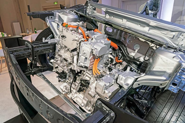 Динамику Mazda MX-30 ограничили намеренно, чтобы электромобиль меньше отличался от машин с ДВС