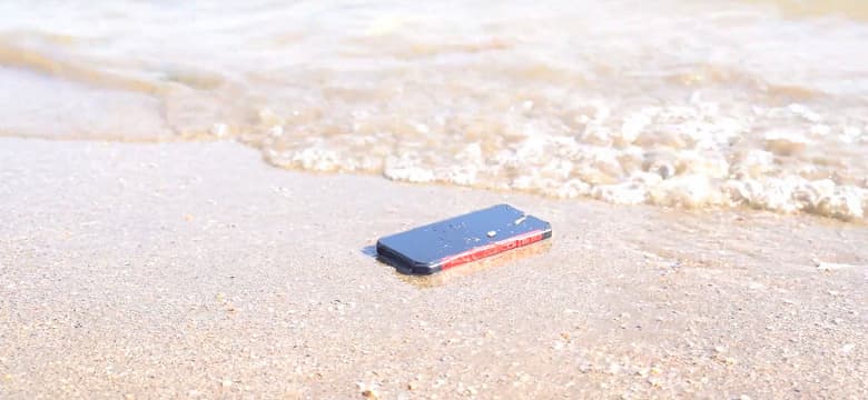 Неубиваемый телефон с защитой IP69K проходит испытания падениями и водой Неубиваемый телефон с защитой IP69K проходит испытания падениями и водой