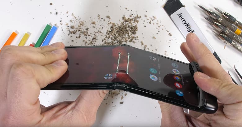 Насколько прочным является новейший Motorola Razr? Насколько прочным является новейший Motorola Razr?