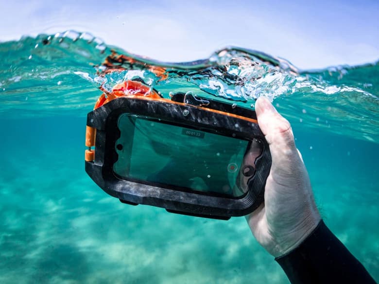 AxisGo — подводный бокс для Apple iPhone AxisGo — подводный бокс для Apple iPhone