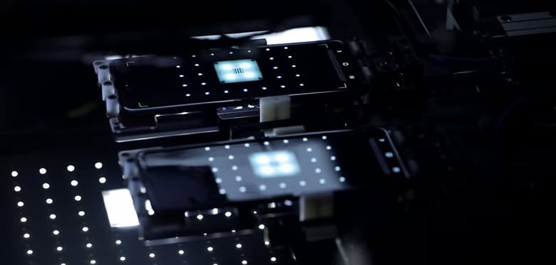 Так собираются гибкие Samsung Galaxy Z Flip . Samsung показала производство в деталях Так собираются гибкие Samsung Galaxy Z Flip . Samsung показала производство в деталях