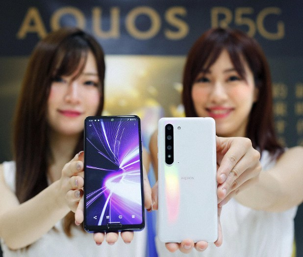 Флагман Sharp Aquos R5G с двумя челками и экраном 120 Гц представлен официально