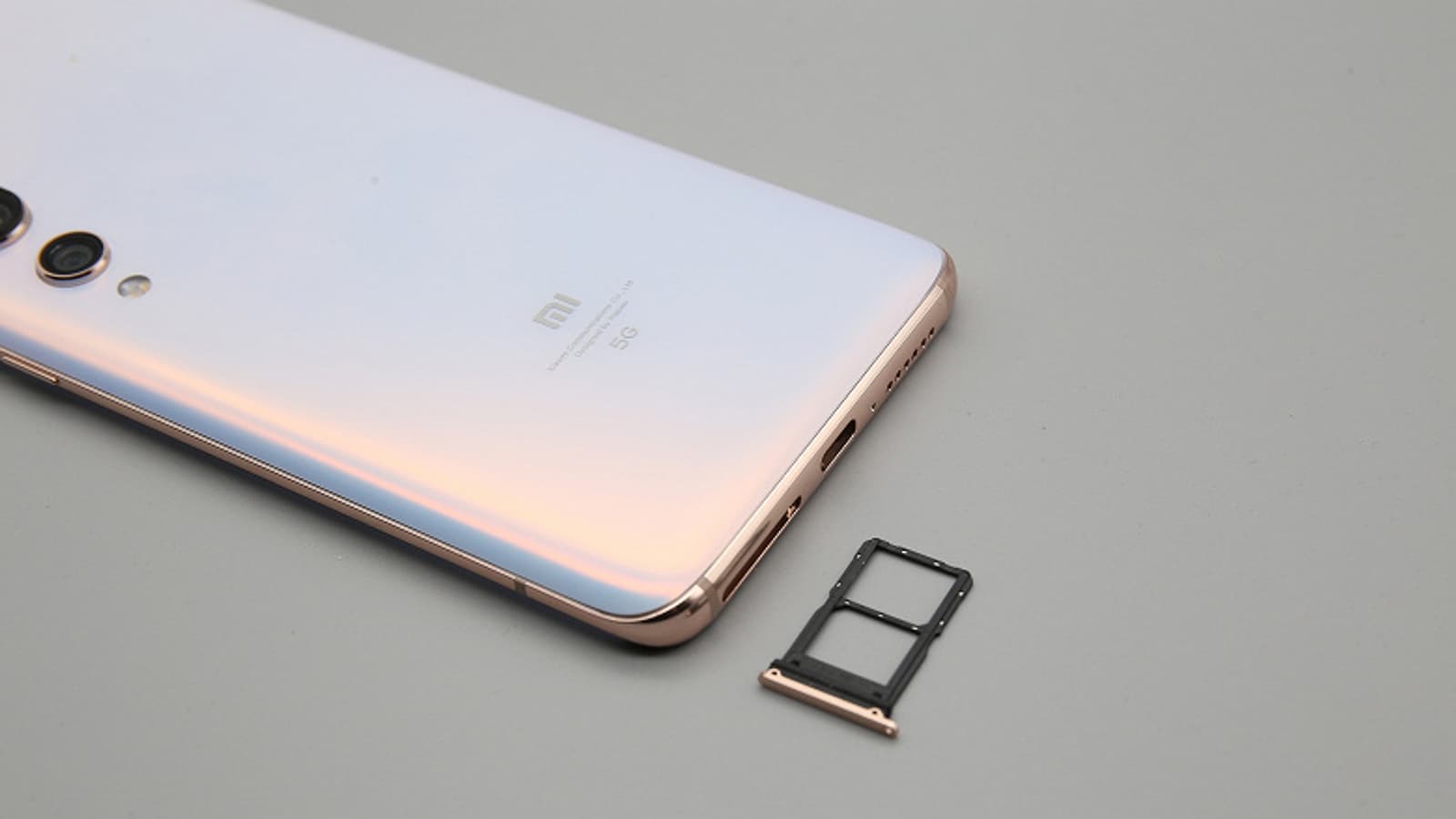 Xiaomi Mi 10 Pro в жемчужно-белом цвете впервые позирует в высоком разрешении