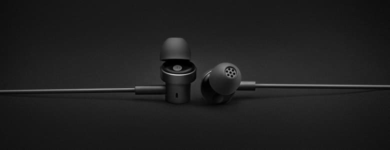 Xiaomi представила двухдрайверные наушники с разъемом 3,5 мм Xiaomi представила двухдрайверные наушники с разъемом 3,5 мм