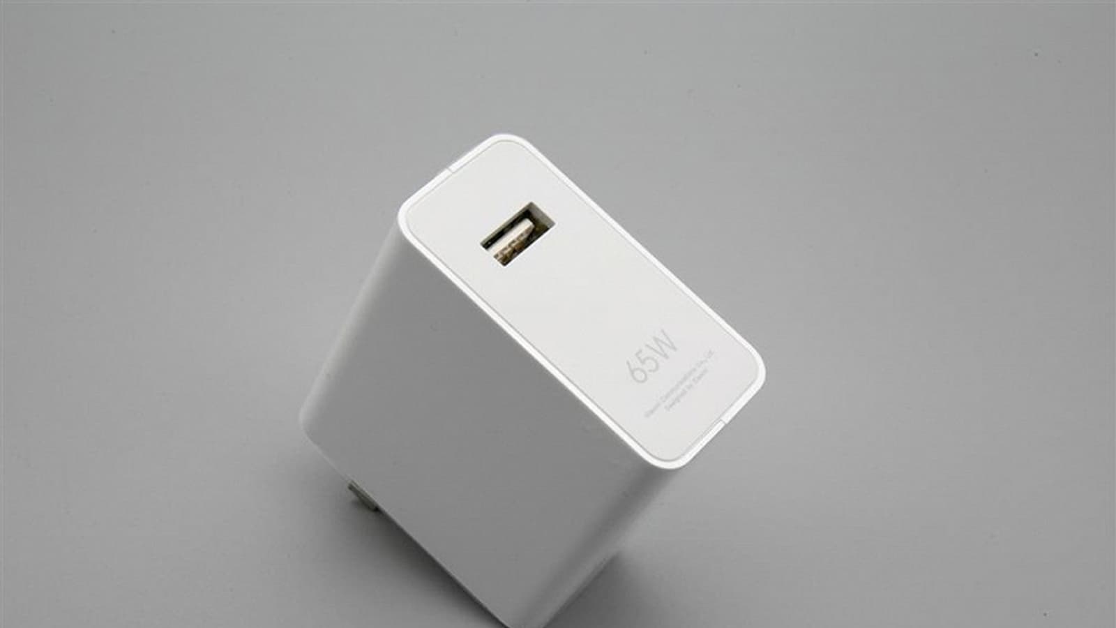 Xiaomi предложила владельцам Xiaomi Mi 10 докупить крошечное и более эффективное зарядное устройство 