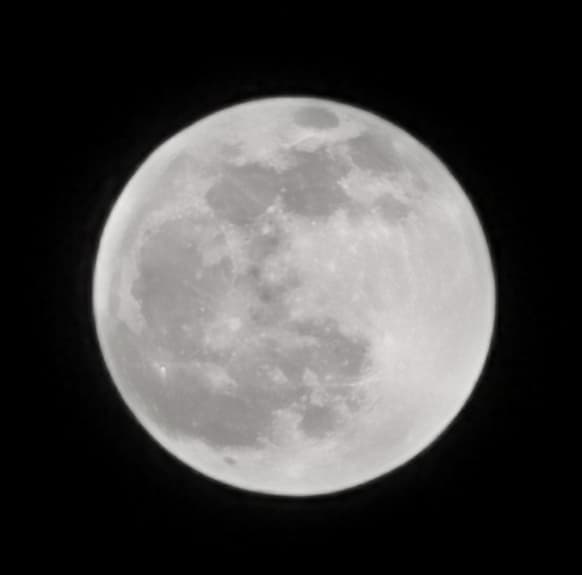 Huawei P30 Pro заткнули за пояс при съемке Луны Huawei P30 Pro заткнули за пояс при съемке Луны