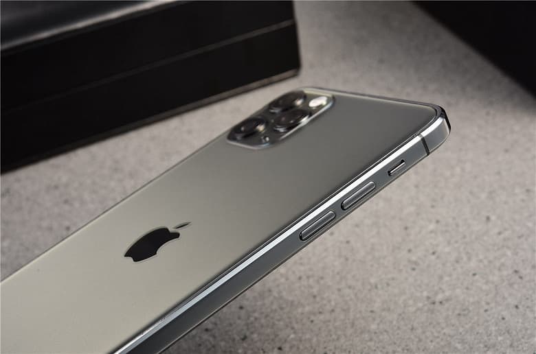 Разоблачение дня: видео с участием iPhone 9 оказалось фейком