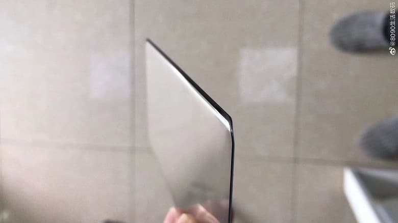 Экраны-водопады пока не в тренде. Huawei P40 Pro получил экран с небольшим изгибом Экраны-водопады пока не в тренде. Huawei P40 Pro получил экран с небольшим изгибом