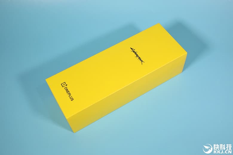 Распаковка и содержимое OnePlus 8T Cyberpunk 2077 Limited Edition