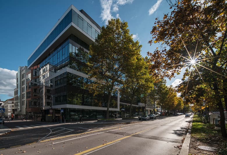 Представлен объектив Laowa 15mm f/4.5 Zero-D Shift — самый широкоугольный объектив с функцией сдвига