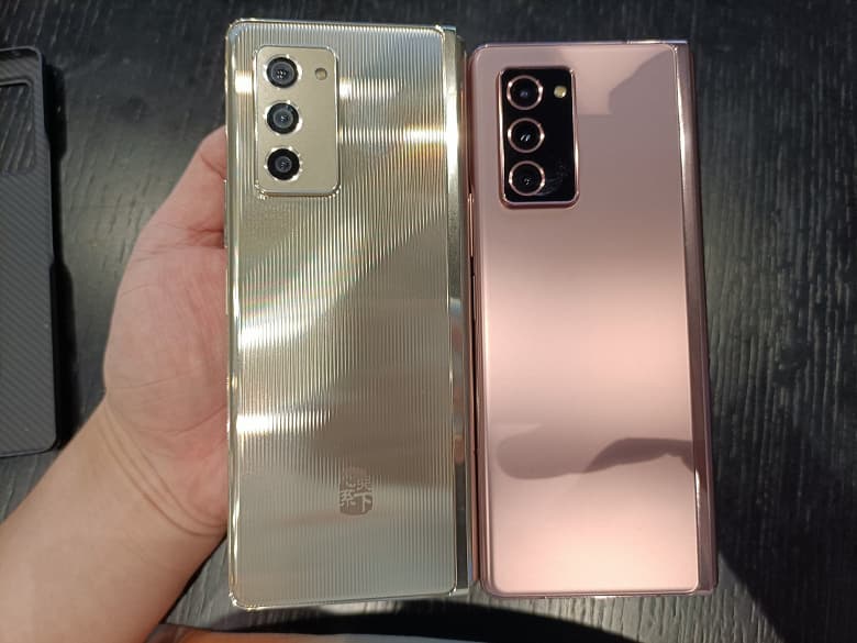 Samsung готовит что-то странное. Samsung W21 должен быть копией Galaxy Z Fold2, но он почему-то ощутимо крупнее