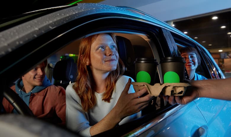 Вот это удобно. Яндекс запустил доставку еды в машину