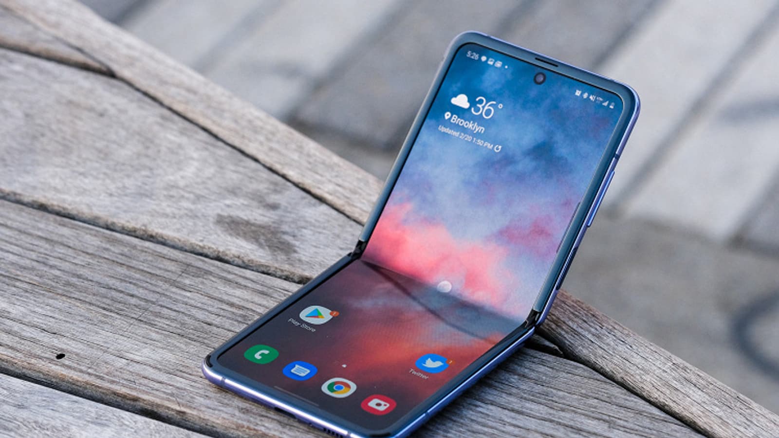 Неужели именно Samsung выпустит в следующем году самый дешёвый гибкий смартфон? Компания готовит модель Galaxy Z Flip Lite