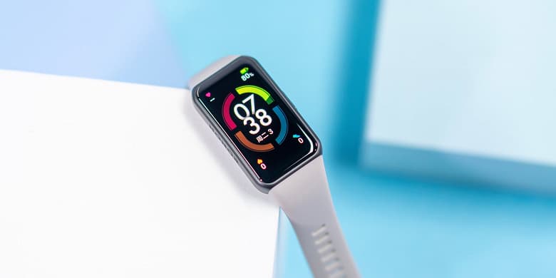 Первый в мире почти безрамочный фитнес-браслет Honor Band 6 получил первое обновление