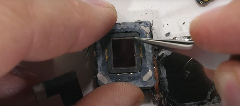 Разобрать iPhone 12 Pro Max, чтобы увидеть то, чего нет ни в одном другом смартфоне. Как выглядит матричная стабилизация основной камеры новинки Разобрать iPhone 12 Pro Max, чтобы увидеть то, чего нет ни в одном другом смартфоне. Как выглядит матричная стабилизация основной камеры новинки