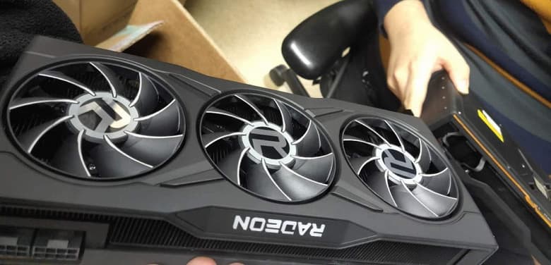 Radeon RX 6800 XT в черном цвете засветилась в Сети Radeon RX 6800 XT в черном цвете засветилась в Сети