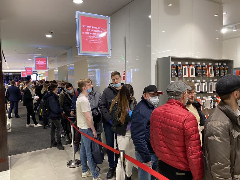 Московскому ЦУМу грозит закрытие из-за очереди за новенькими iPhone