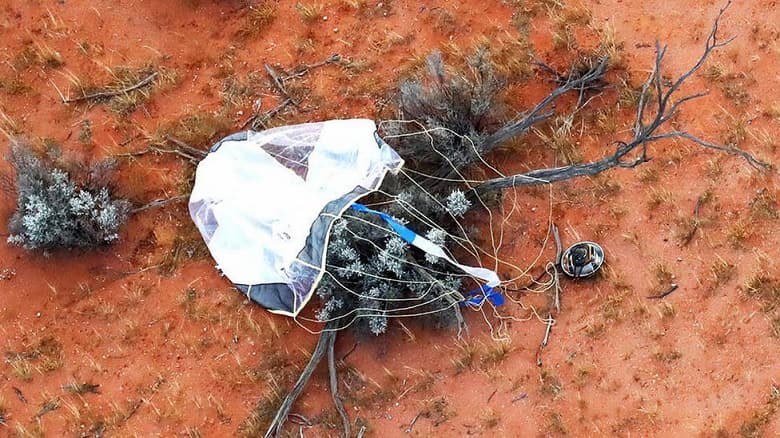 Японский космический аппарат сбросил на Землю капсулу с образцами астероида Рюгу