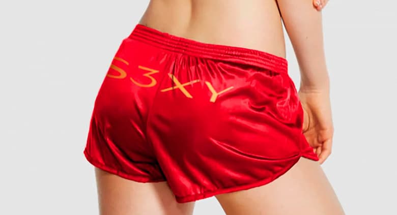 Самый большой дефицит Tesla. Красные шорты получили только избранные и теперь продают их на аукционах втридорога Самый большой дефицит Tesla. Красные шорты получили только избранные и теперь продают их на аукционах втридорога