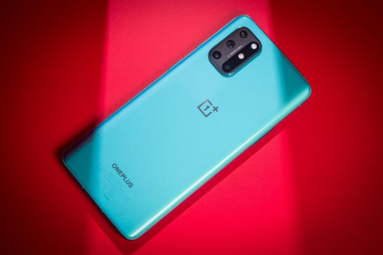 Новогодние подарки от OnePlus. Покупатели OnePlus 8T могут получить OnePlus 7T за 