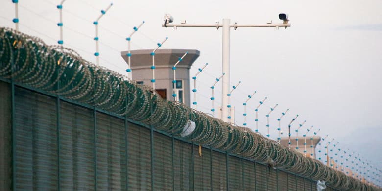 Либо заключение, либо производство комплектующих для iPhone. Поставщик Apple попал в центр скандала, связанного с принудительным трудом Либо заключение, либо производство комплектующих для iPhone. Поставщик Apple попал в центр скандала, связанного с принудительным трудом