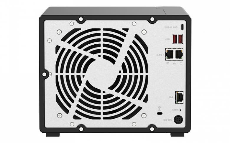 Пять плюс четыре: сетевое хранилище QNAP TS-h973AX располагает девятью отсеками для накопителей