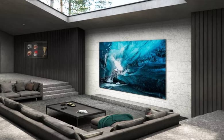 Samsung балует покупателей нового телевизора MicroLED роскошными подарками