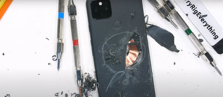 В поисках металлического корпуса с Google Pixel 5 срезали биосмолу