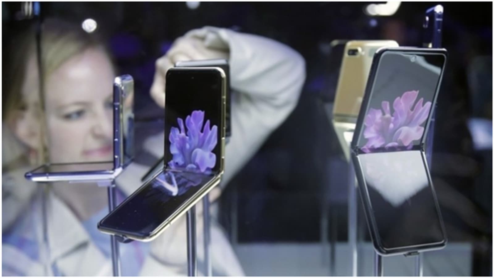 Samsung Electronics временно прекращает попытки разработать складное стекло