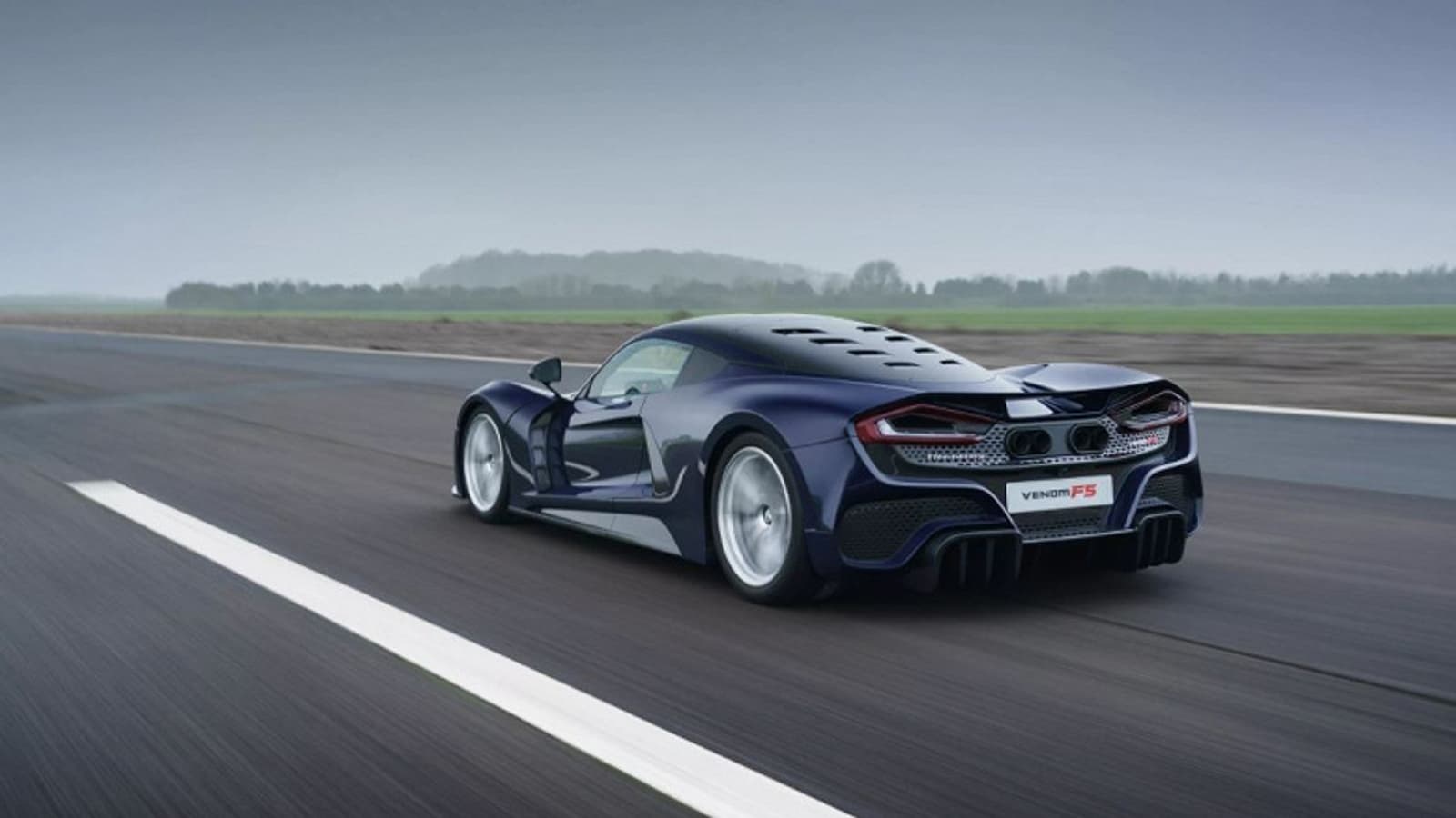 1817 л.с., разгон до 400 км/ч за 15,5 с и никакого электричества. Представлен гиперкар Hennessey Venom F5