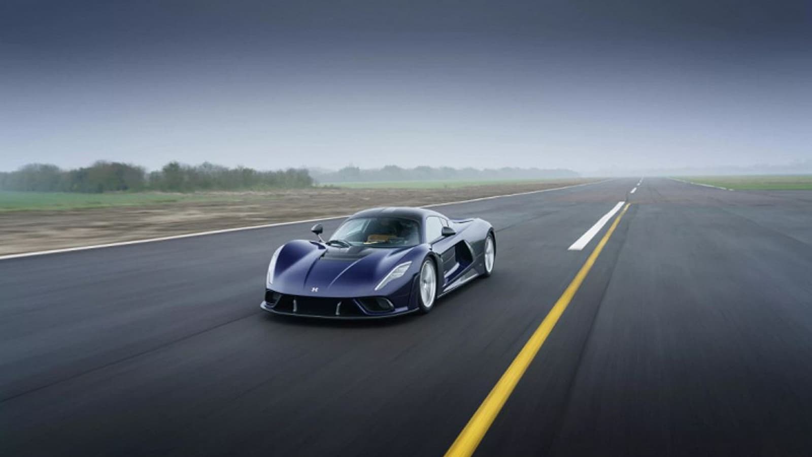 1817 л.с., разгон до 400 км/ч за 15,5 с и никакого электричества. Представлен гиперкар Hennessey Venom F5