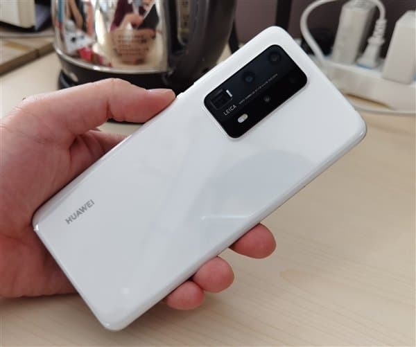 Почему Huawei P40 такой дорогой? Одна только камера стоит больше 0 Почему Huawei P40 такой дорогой? Одна только камера стоит больше 0
