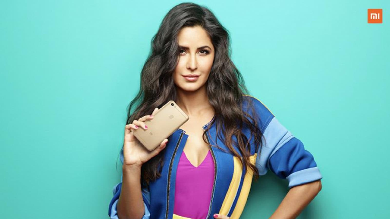 Почти каждый смартфон Xiaomi и Redmi собирается женскими руками